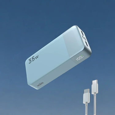 Batterie externe 35W avec écran LED et ports USB-A et Type-C pour une charge rapide et efficace. Fournie avec un cùble Type-C, idéale pour smartphones, tablettes et accessoires de voyage.